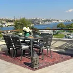 Waterfront Apartment By The Tram - Terrace With Dome & Golden Horn View In Fatih