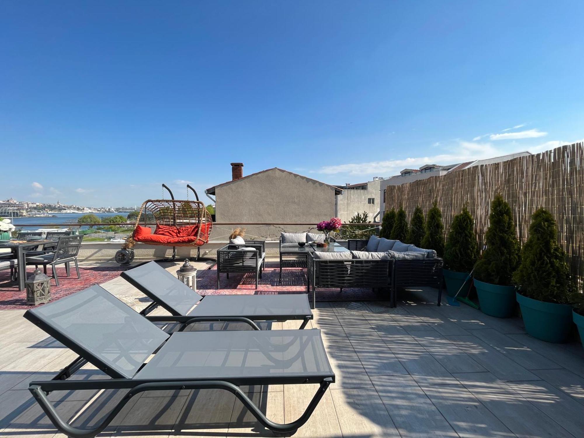 Waterfront By The Tram - Terrace With Dome & Golden Horn View In Fatih Istanboel