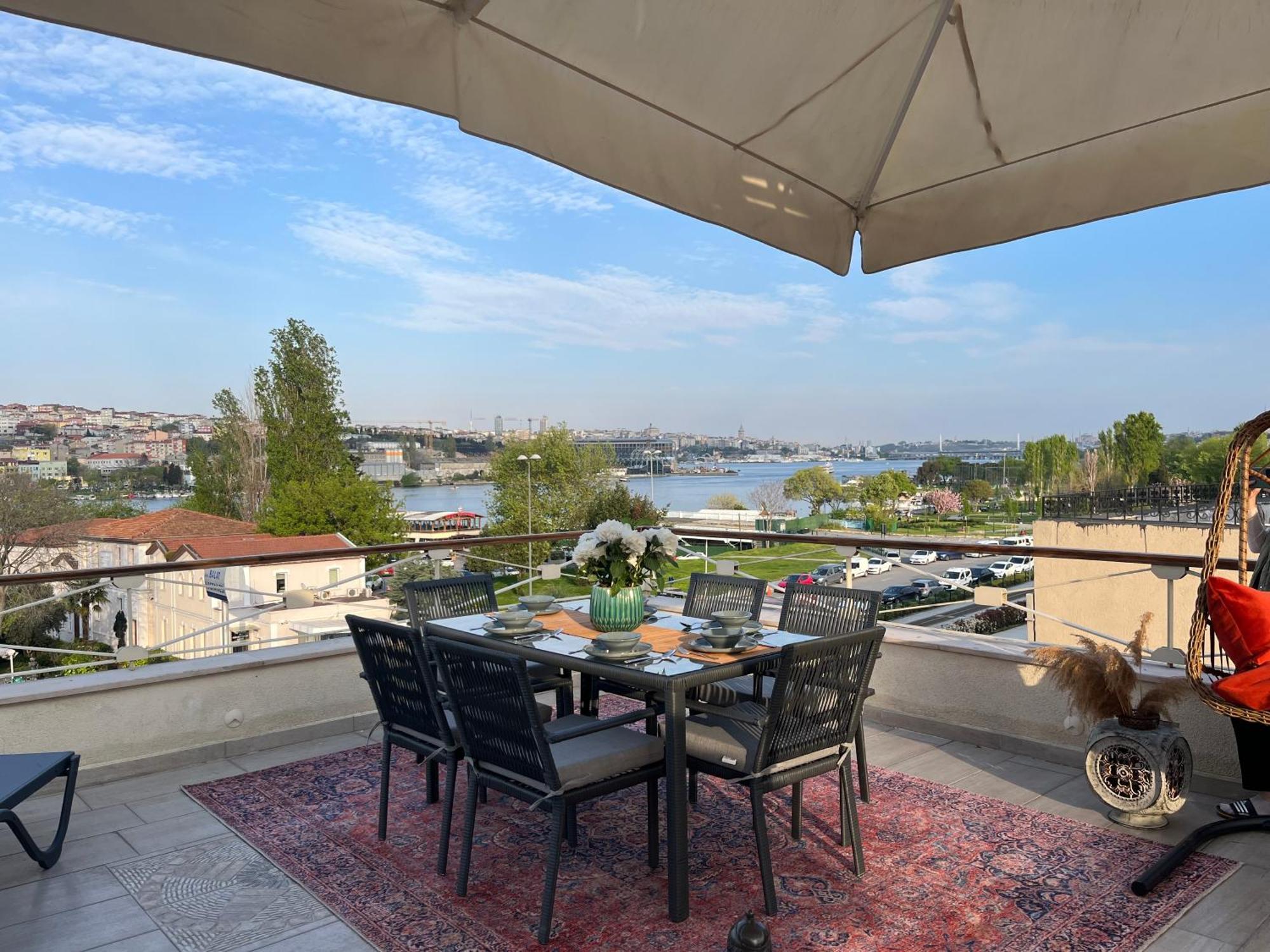Waterfront By The Tram - Terrace With Dome & Golden Horn View In Fatih * Istanboel