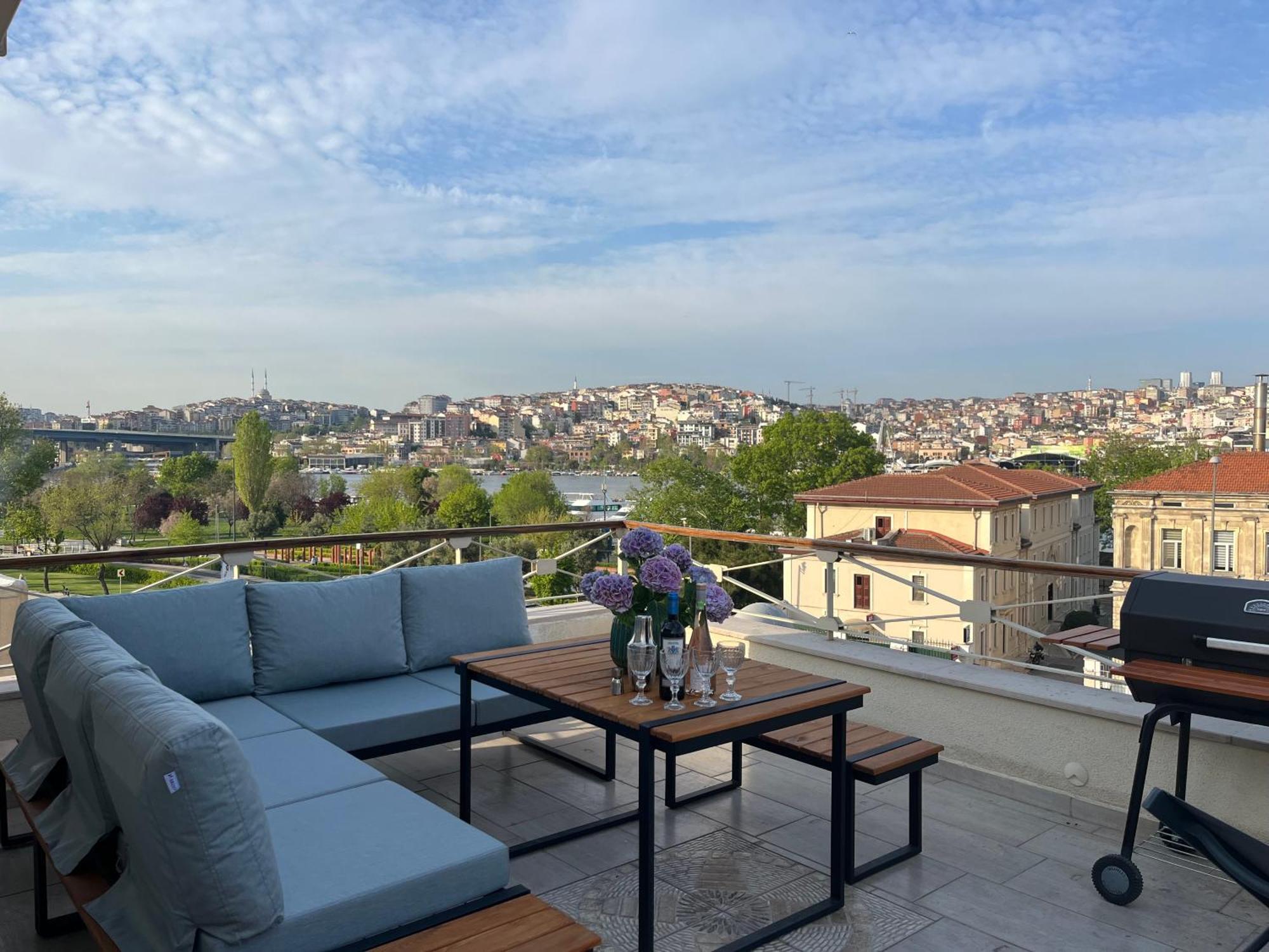 Waterfront By The Tram - Terrace With Dome & Golden Horn View In Fatih Appartement *