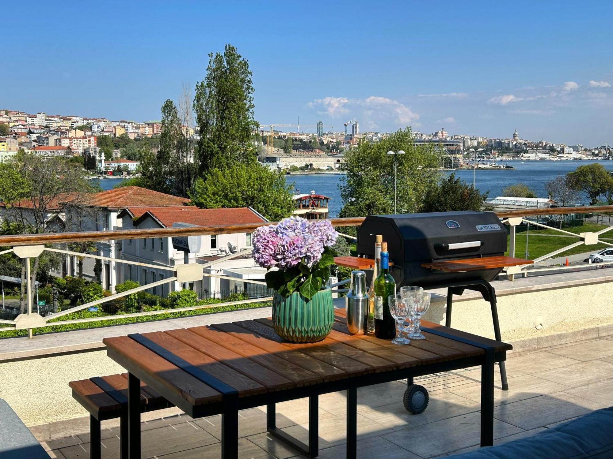 Waterfront By The Tram - Terrace With Dome & Golden Horn View In Fatih Istanboel